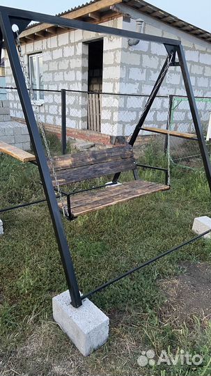 Садовые качели из дерева