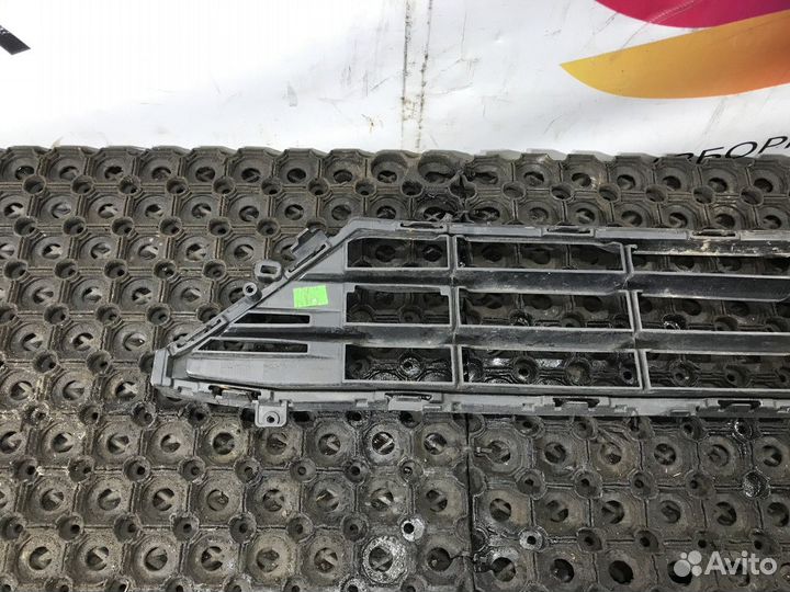 32296070 Решетка бампера центральная Volvo XC60