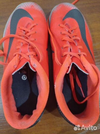 Бутсы-футзалки