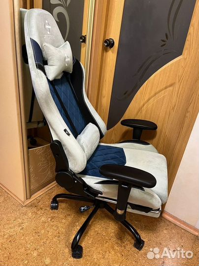 Компьютерное кресло офисное с функцией массажа