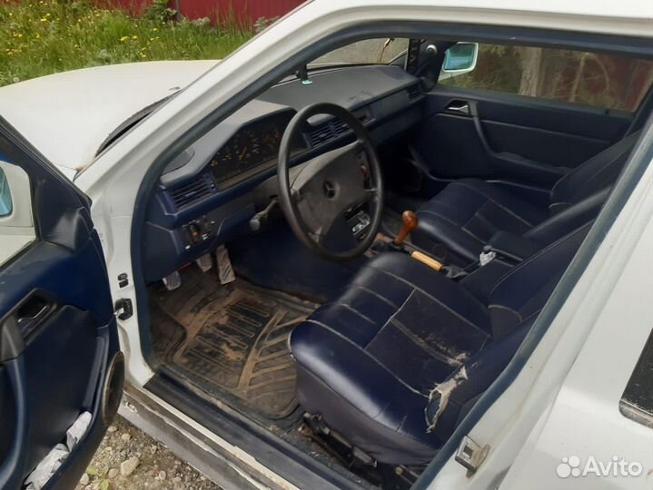 В разборе Mercedes W124