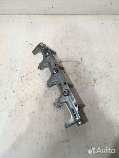 Топливная рампа volkswagen Passat B6 06F133317G