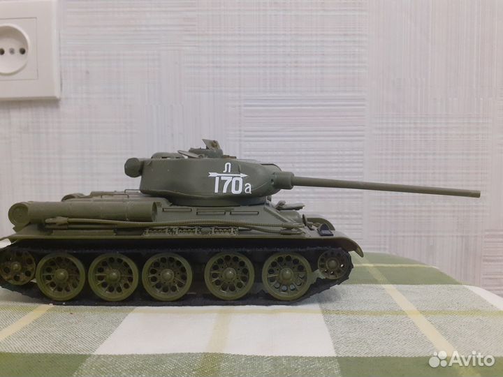 Готовая модель танка Т34-85 (1:35)