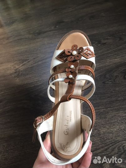 Босоножки женские