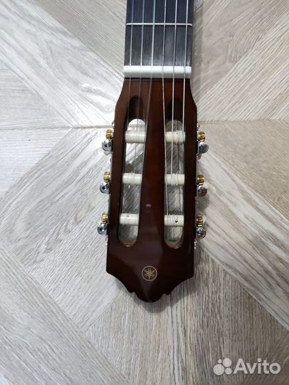 Продаю новую гитару yamaha c40