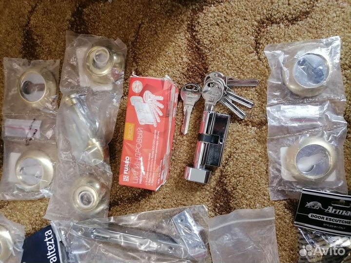 Дверные ручки межкомнатные новые