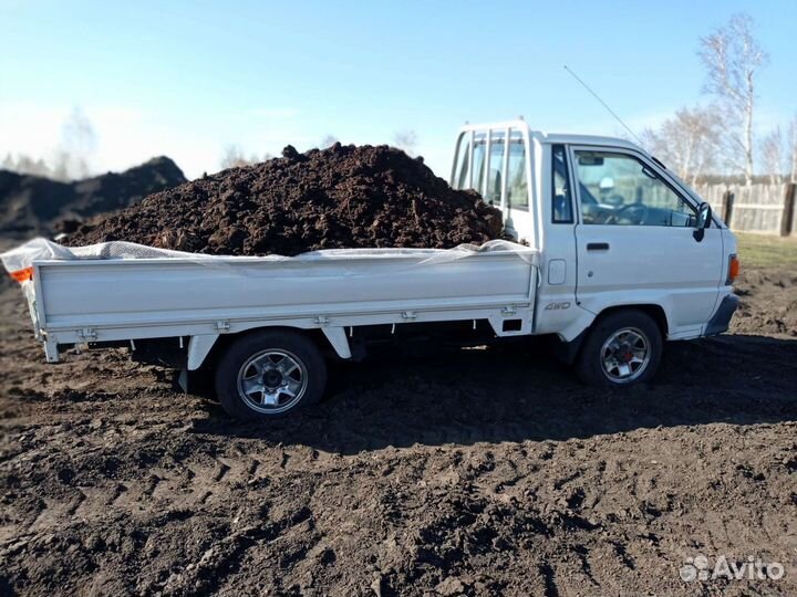 Песок, щебень и др. японским грузовиком