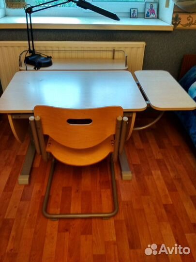 Растущая парта Дэми для школьника со стулом