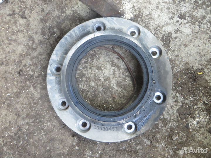 Крышка сальника Cursor 10 (F3AE3681Y) 500304671 Iv