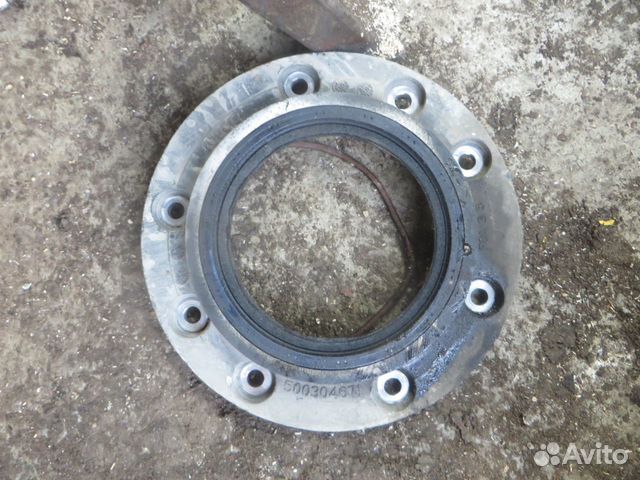 Крышка сальника Cursor 10 (F3AE3681Y) 500304671 Iv