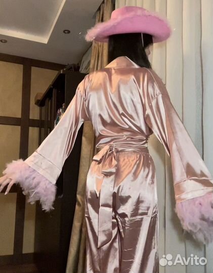 Розовый костюм на вечеринку