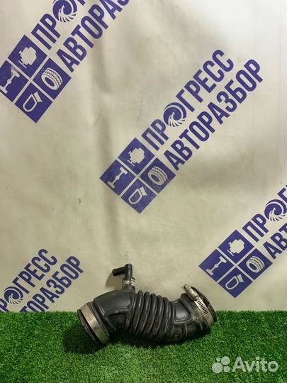 Патрубок воздушного фильтра Nissan Tiida седан 1.5