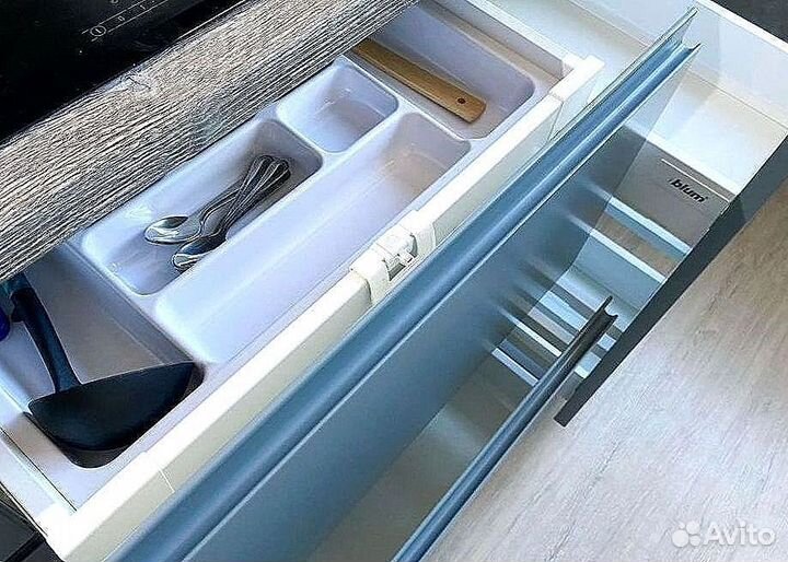 Кухня в потолок