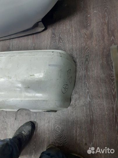 Бампер задний Toyota Carina Ed