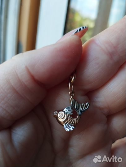 Золотой кулон рыба