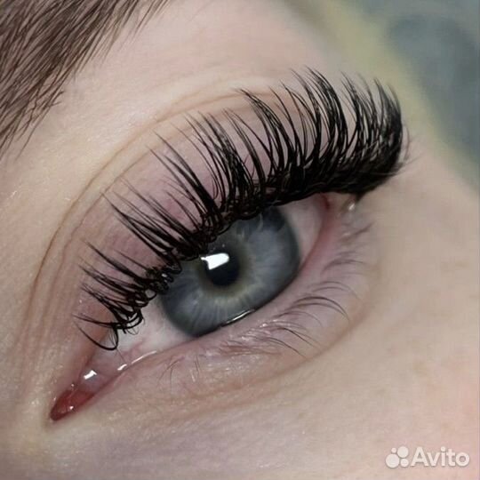 Наращивание ресниц. Модель