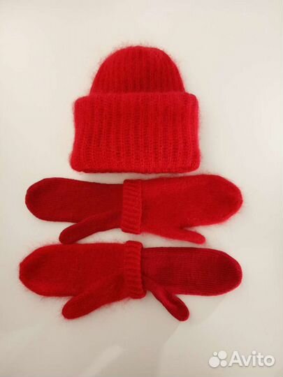 Шапка варежки из мохера новые, в наличии