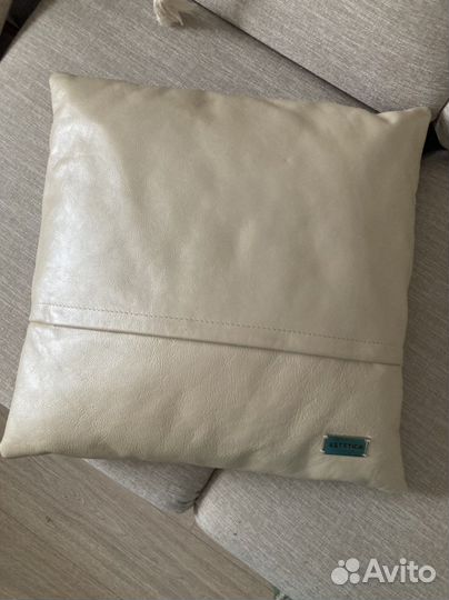 Подушка декоративная из натуральной кожи