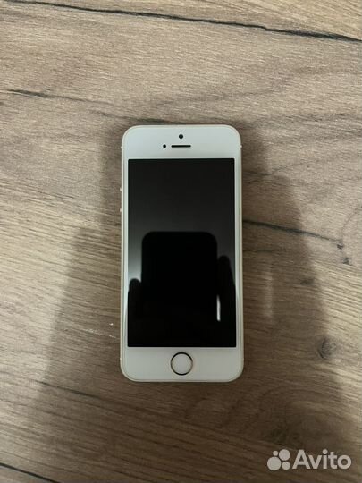 iPhone SE, 32 ГБ