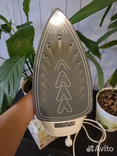 Утюг Delta Lux