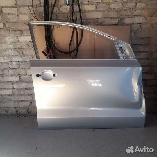 Volkswagen polo дверь