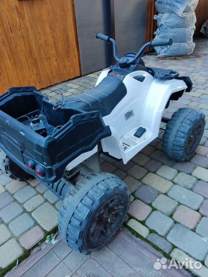 Детский квадроцикл на аккумуляторе