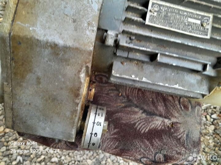 Электродвигатель с редуктором 220