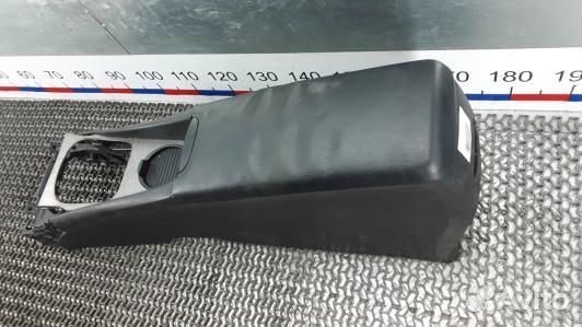 Подлокотник центральный toyota avensis T27 (UBN03I