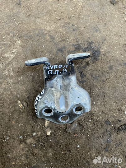 Петля двери передняя правая верхняя Ssang Yong Kyr