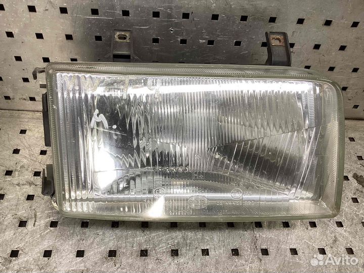Фара правая Volkswagen Caravelle/Multivan/Transporter