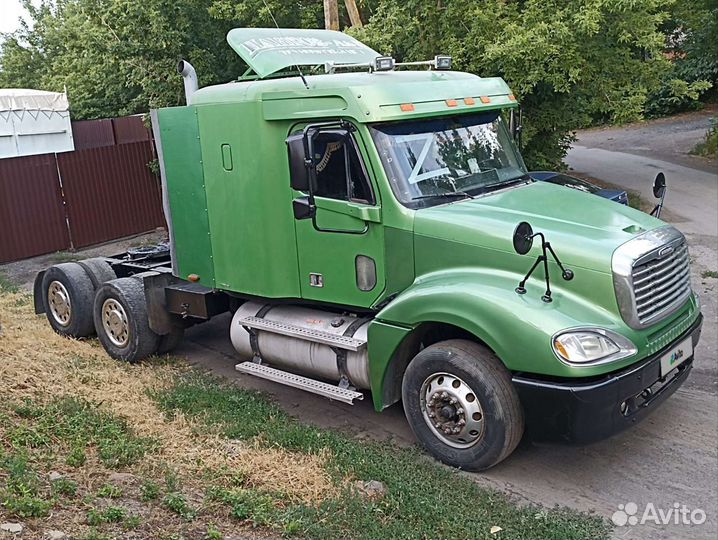 Freightliner Columbia, 2004