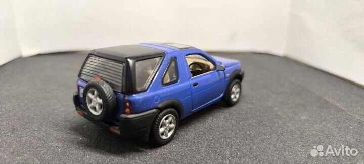 Модель Land Rover Freelander 1:43 Cararama