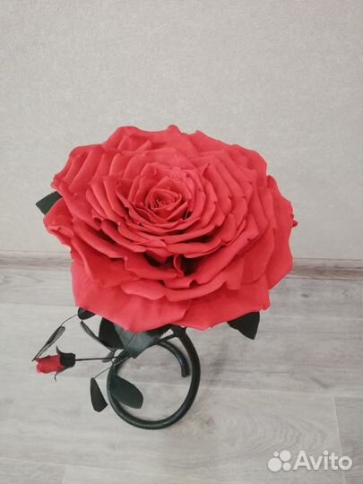Интерьерная роза из фоамирана