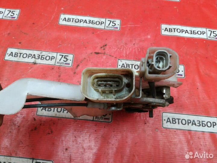 Замок двери задний левый Toyota Harrier MCU10W