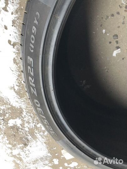 Pirelli P Zero PZ4 325/30 R23