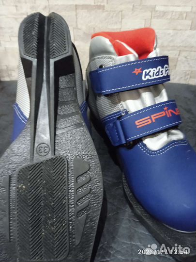 Лыжные ботинки