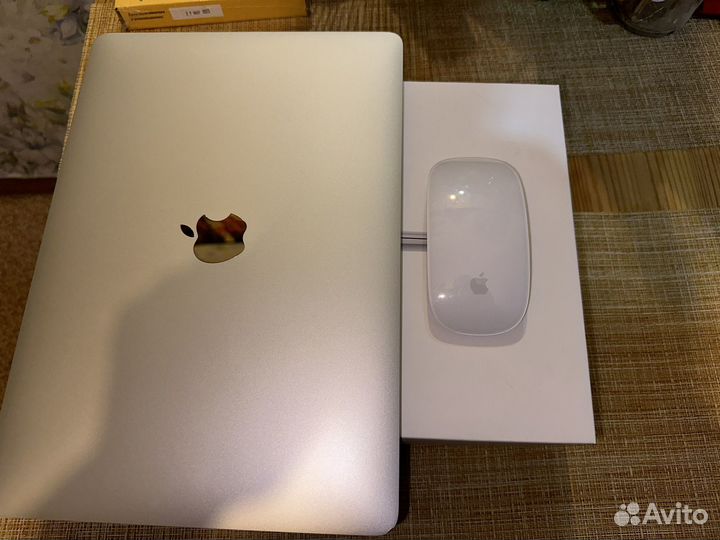 Macbook air 13 2020 i3