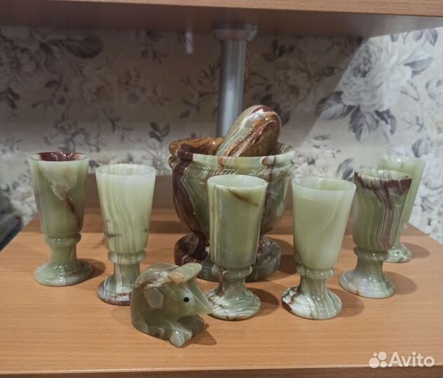 Рюмки и ступка из оникса