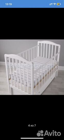 Детская кроватка с универсальным маятником