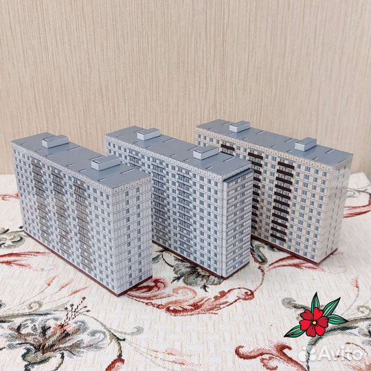 Макет дома II-18 из плотной бумаги (1:300)