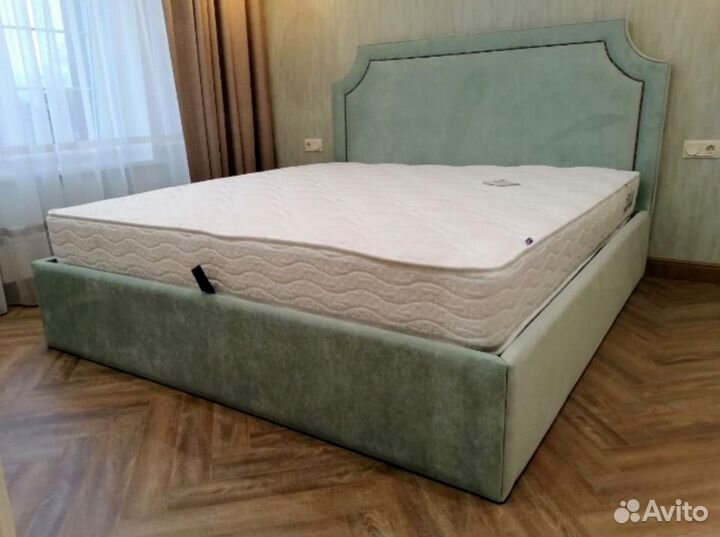 Кровать с мягким изголовьем