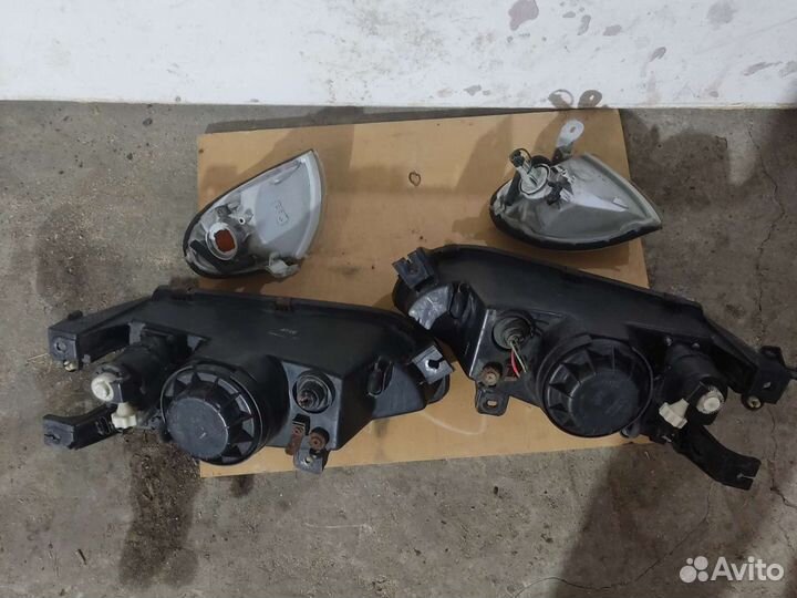 Фары на hyundai lantra 1