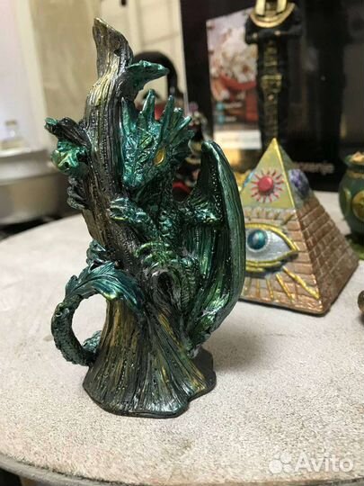 Дракон на дереве