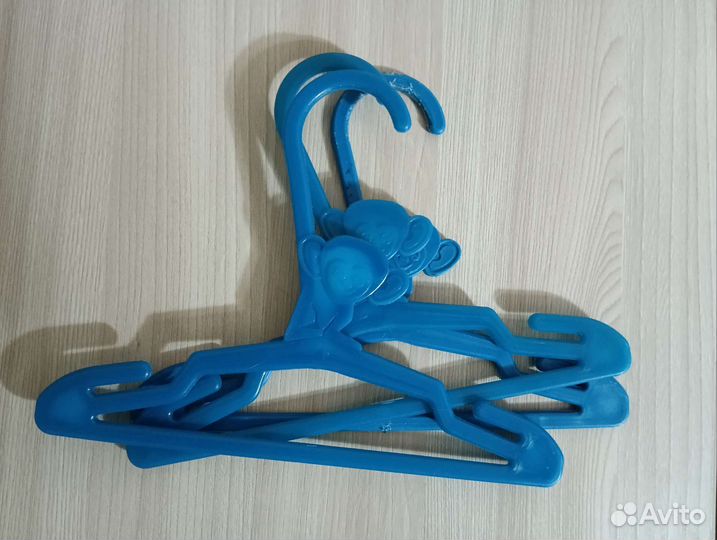 Вешалка для детской одежды