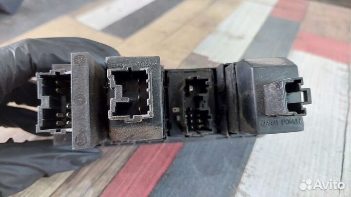 Блок кнопок Mitsubishi Carisma