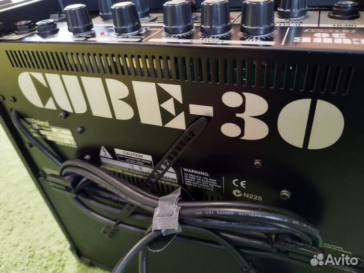 Комбоусилитель Roland Cube-30 гитарный комбо