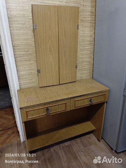 Туалетный столик с зеркалом бу