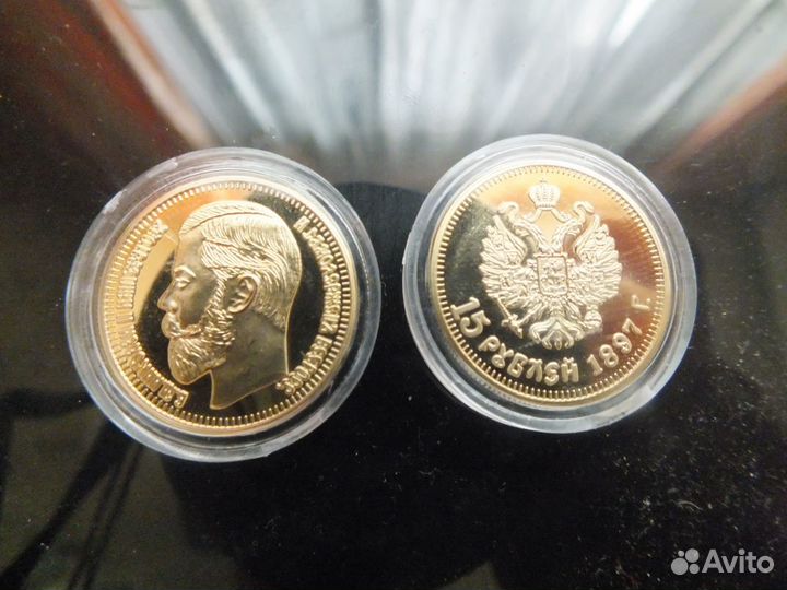 Царская позолоченая монета в кейсе