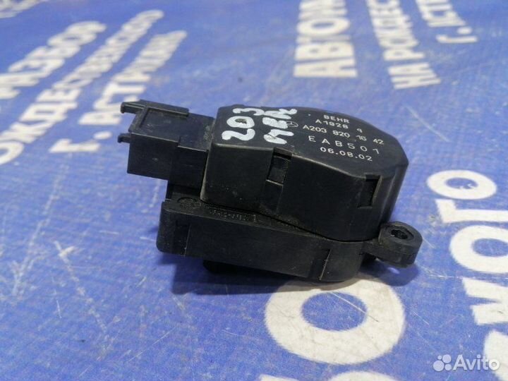 Моторчик заслонок отопителя Mercedes-Benz W203