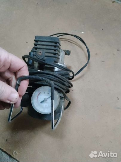 Компрессор для подкачки шин автомобиля